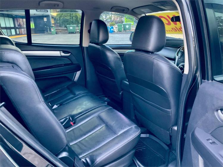 black isuzu mux 7.jpg